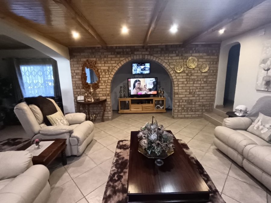 4 Bedroom Property for Sale in Mooinooi North West